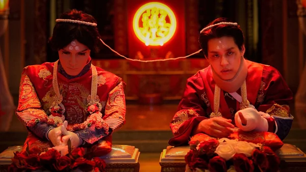 Cưới ma giải hạn (The Red Envelope)