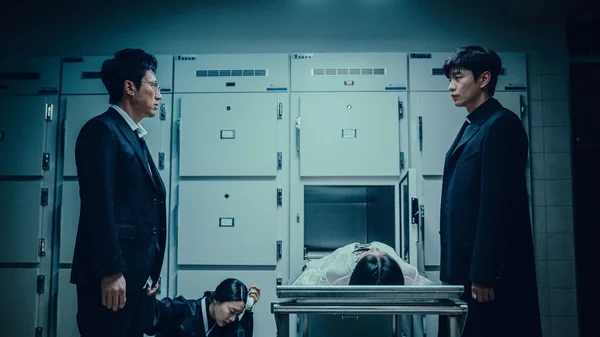 Ngài Quỷ (Devils Stay)